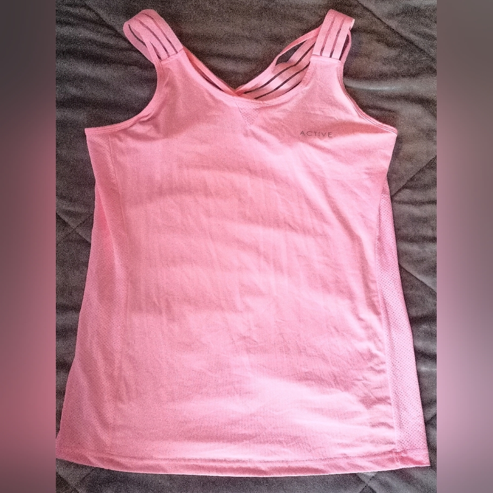 NWOT Sport top Max Active size M.